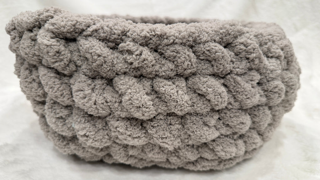 Majestic Gem Handmade Luxury Cat Bed – 14 Inches – Moonstone Gray