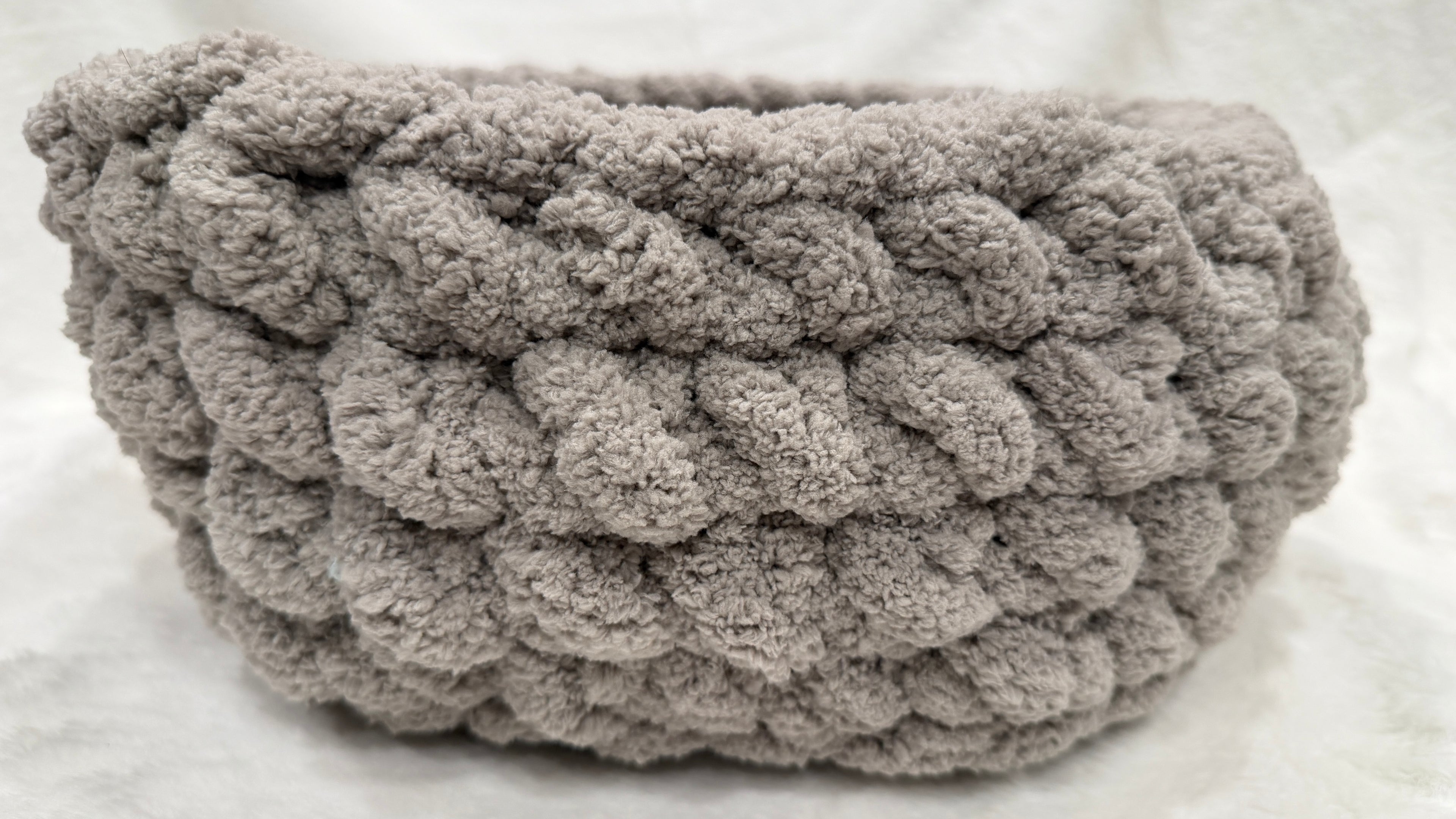 Majestic Gem Handmade Luxury Cat Bed – 14 Inches – Moonstone Gray