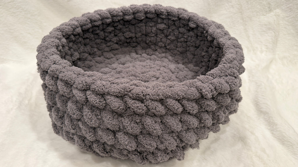 Majestic Gem Handmade Luxury Cat Bed – 14 Inches – Hematite