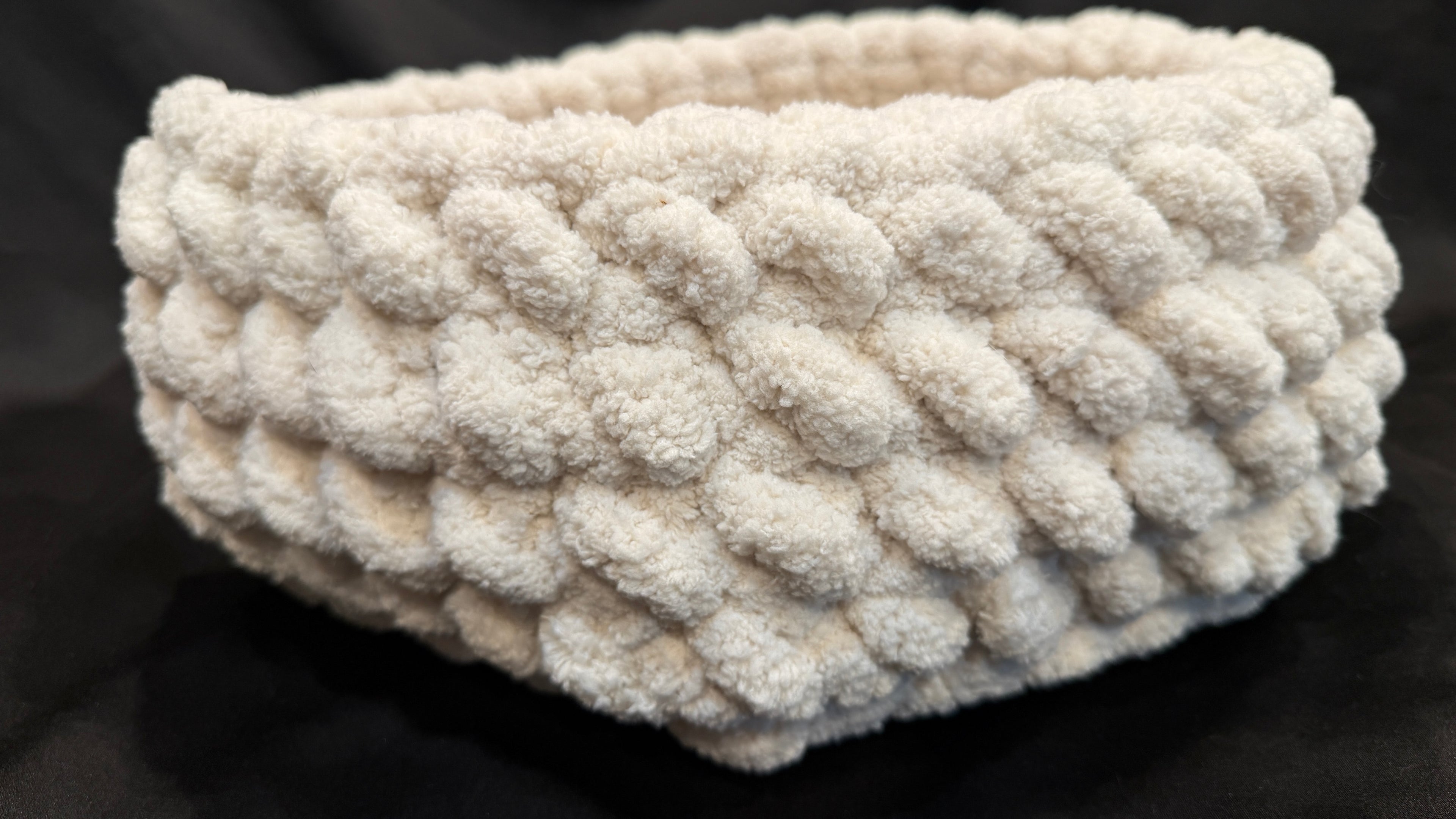 Majestic Gem Handmade Luxury Cat Bed – 14 Inches – Ivory Quartz