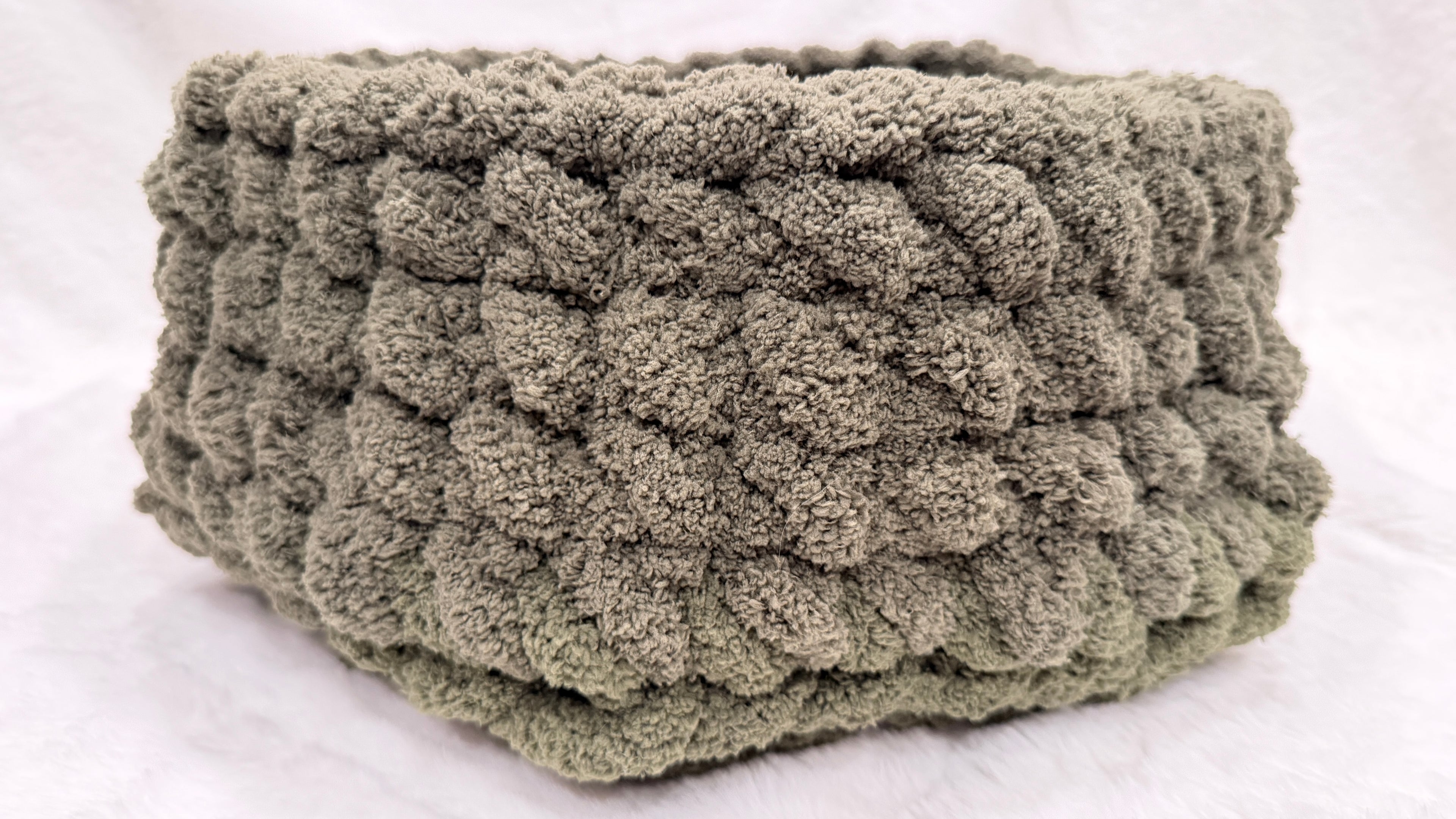 Majestic Gem Handmade Luxury Cat Bed – 14 Inches – Serpentine Jade