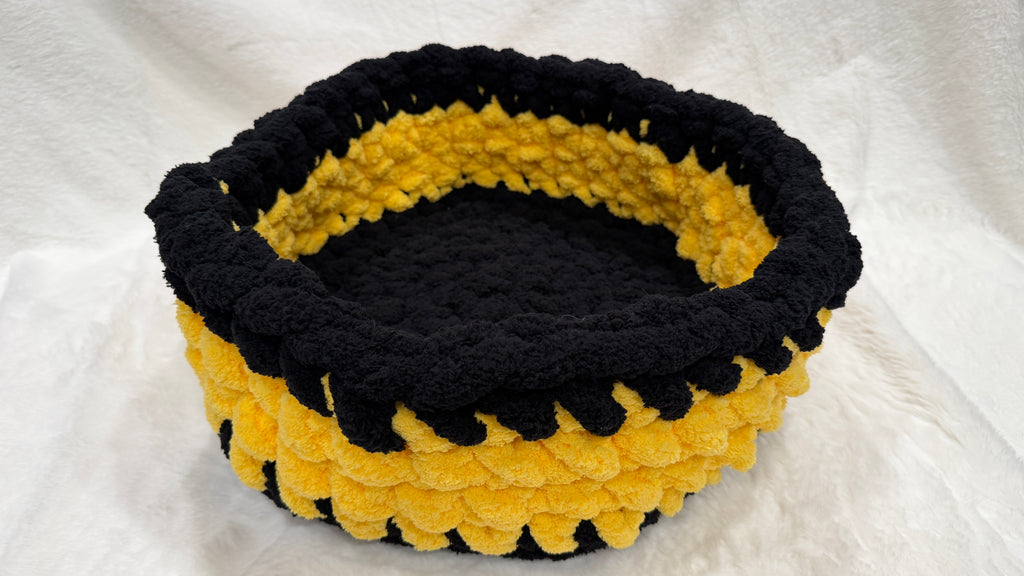 Majestic Gem Handmade Luxury Cat Bed – 14 Inches – Bumble Onyx