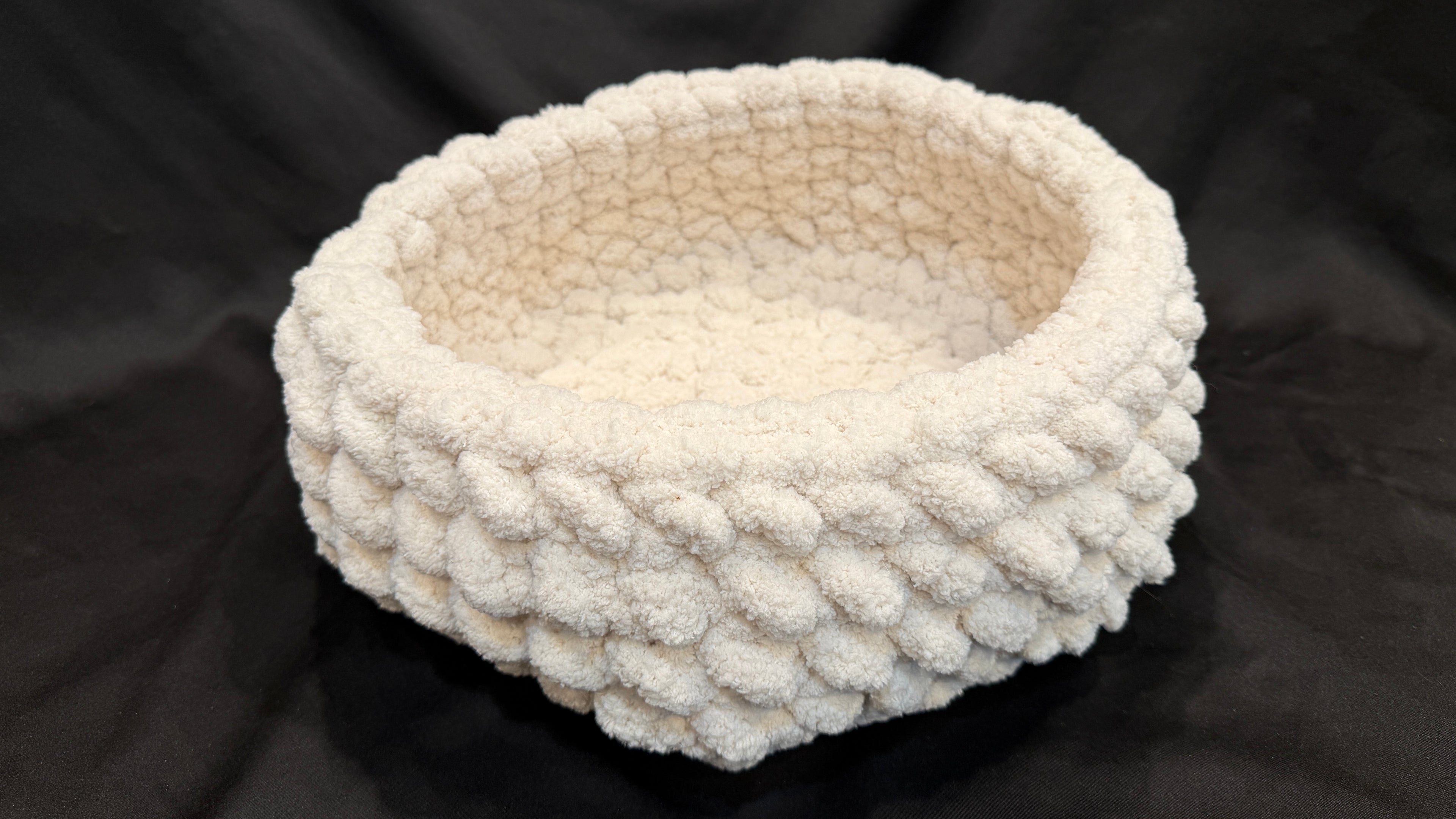 Majestic Gem Handmade Luxury Cat Bed – 14 Inches – Ivory Quartz