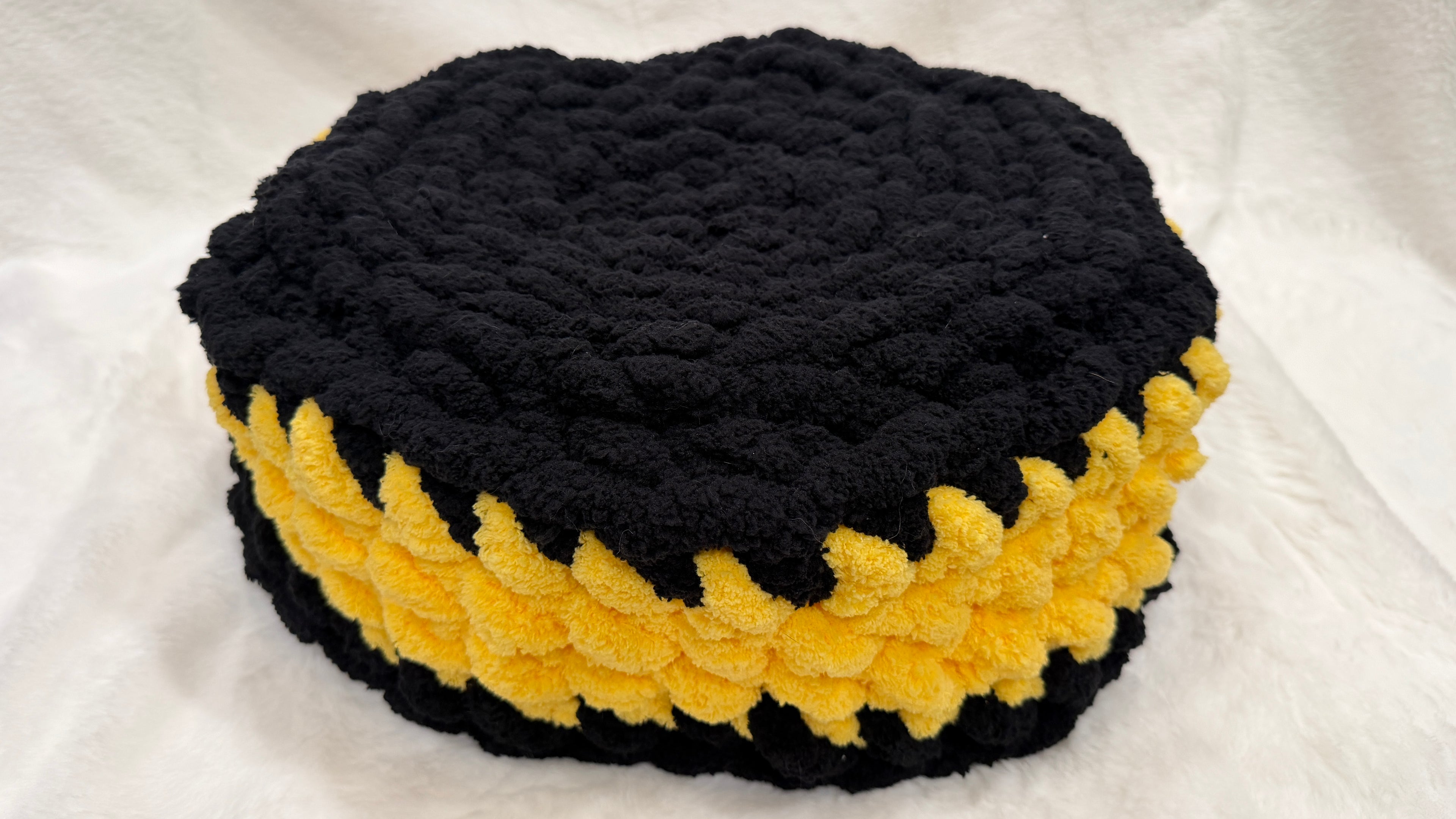 Majestic Gem Handmade Luxury Cat Bed – 14 Inches – Bumble Onyx