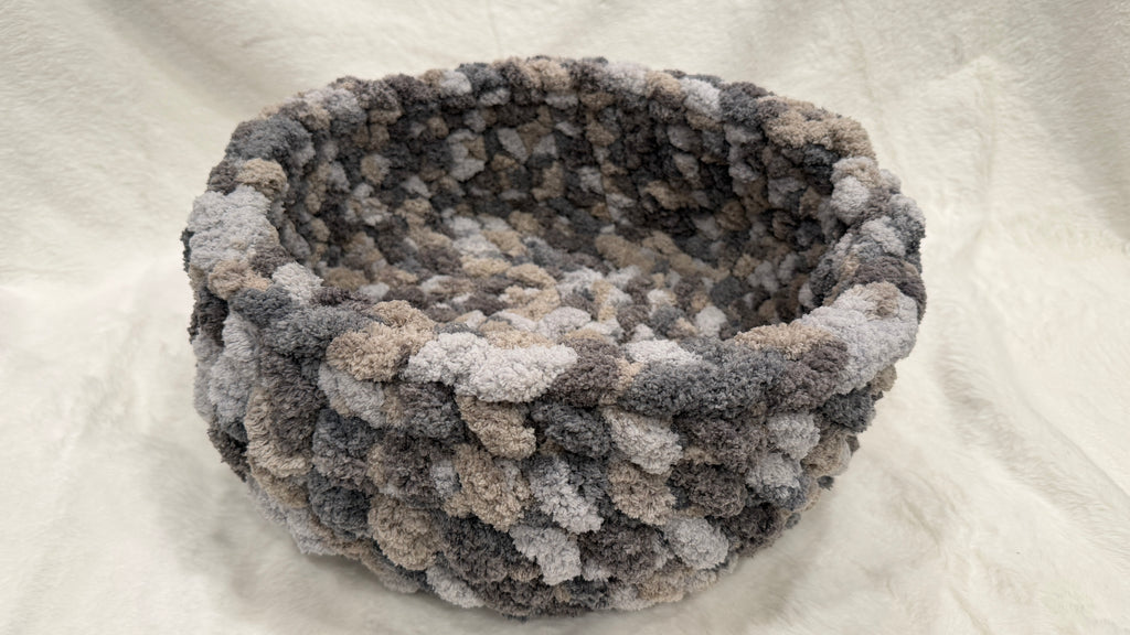 Majestic Gem Handmade Luxury Cat Bed – 14 Inches – Smoky Quartz