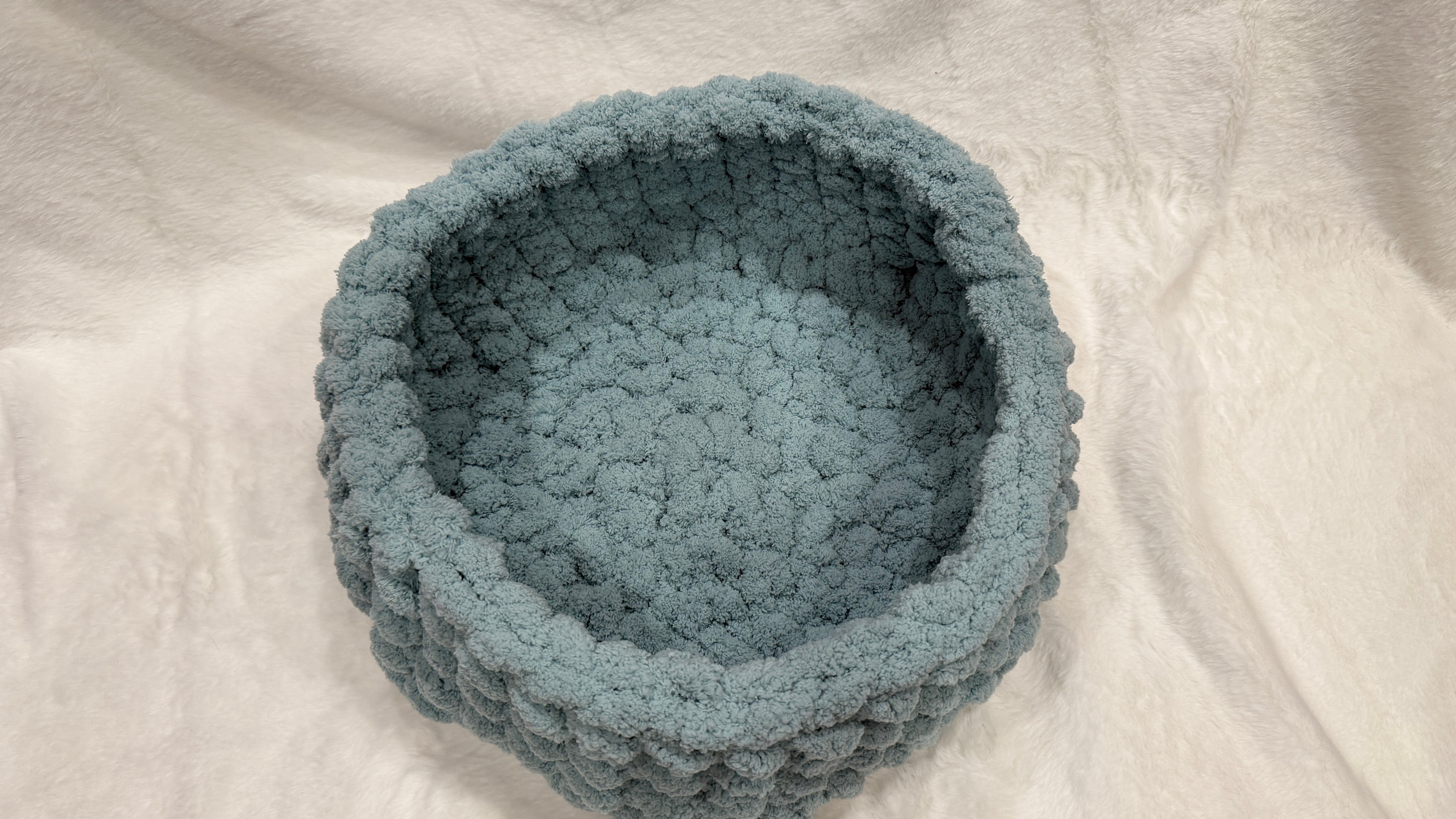 Majestic Gem Handmade Luxury Cat Bed – 14 Inches – Mint Chrysoprase