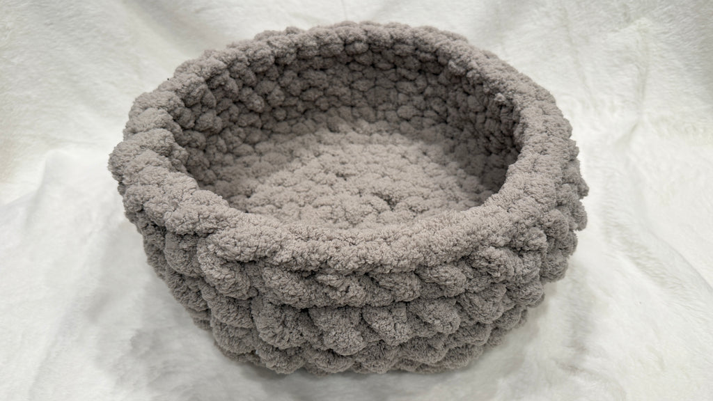 Majestic Gem Handmade Luxury Cat Bed – 14 Inches – Moonstone Gray