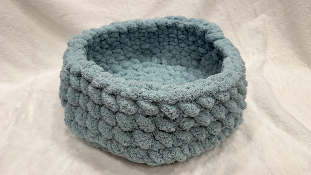 Majestic Gem Handmade Luxury Cat Bed – 14 Inches – Mint Chrysoprase