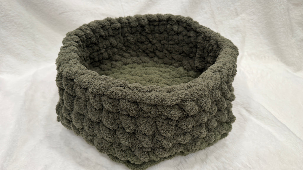 Majestic Gem Handmade Luxury Cat Bed – 14 Inches – Serpentine Jade