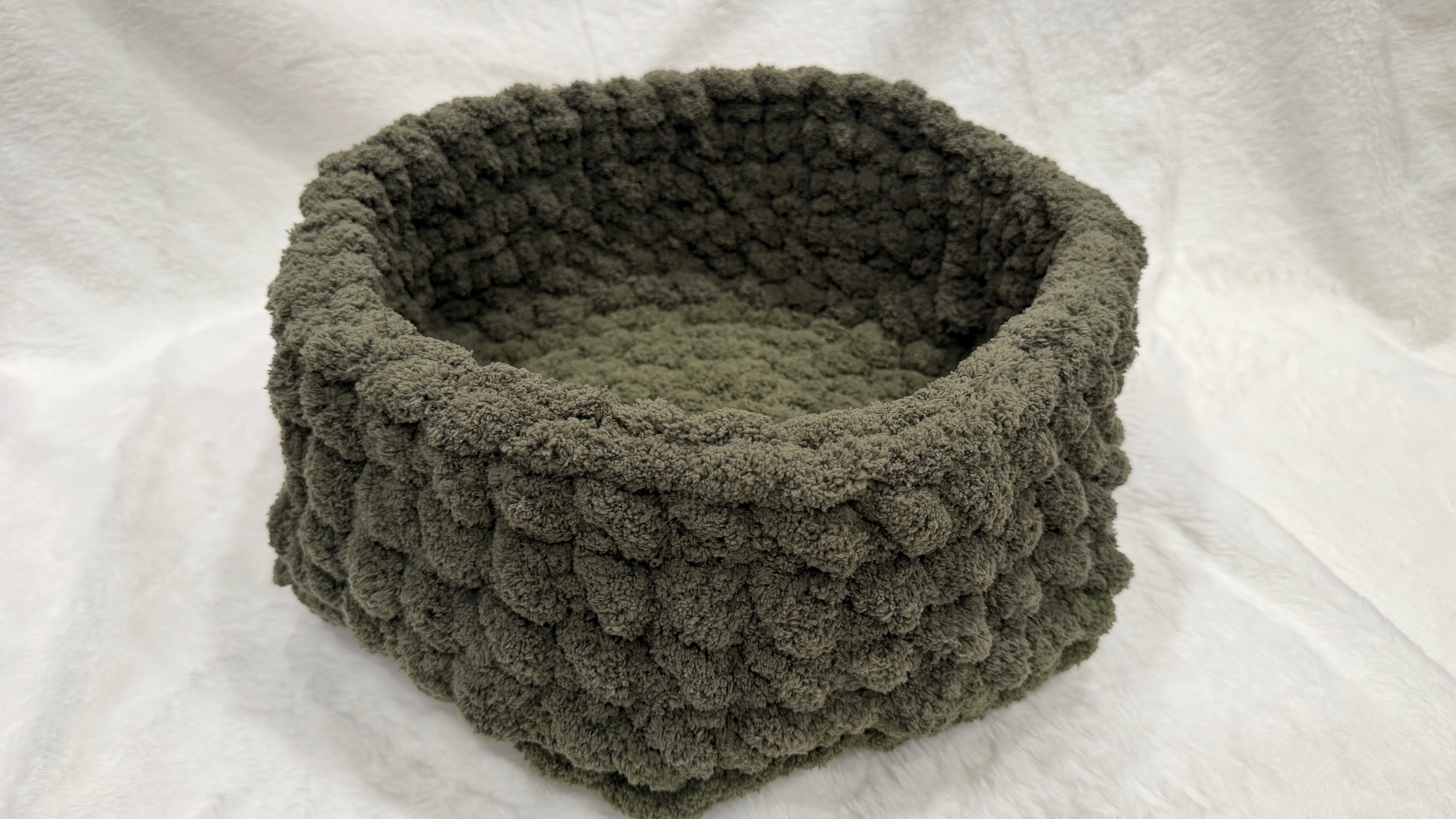 Majestic Gem Handmade Luxury Cat Bed – 14 Inches – Serpentine Jade