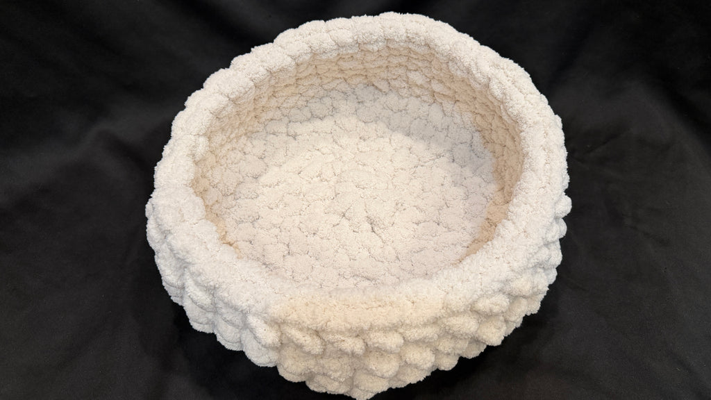 Majestic Gem Handmade Luxury Cat Bed – 14 Inches – Ivory Quartz