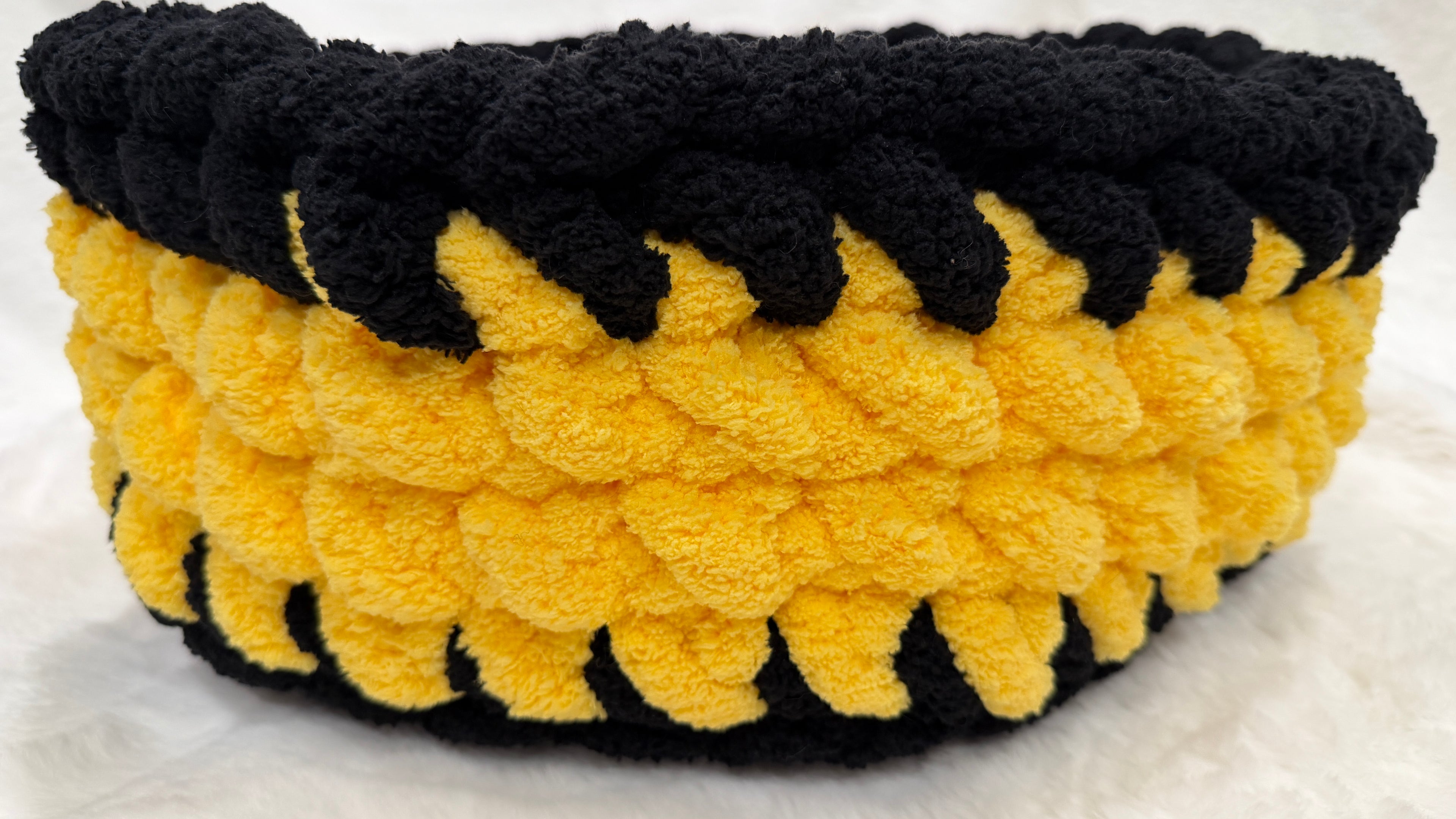 Majestic Gem Handmade Luxury Cat Bed – 14 Inches – Bumble Onyx