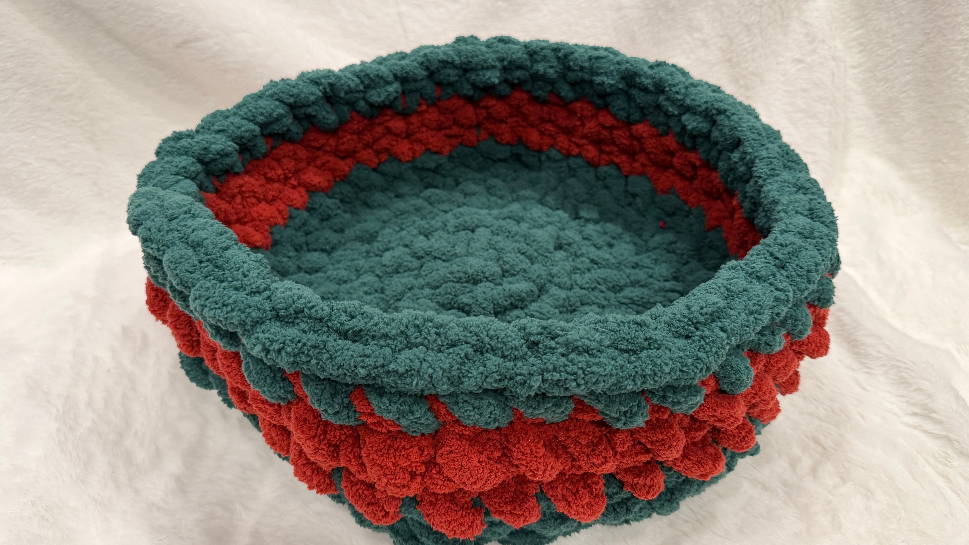 Majestic Gem Handmade Luxury Cat Bed – 14 Inches – Ruby Malachite