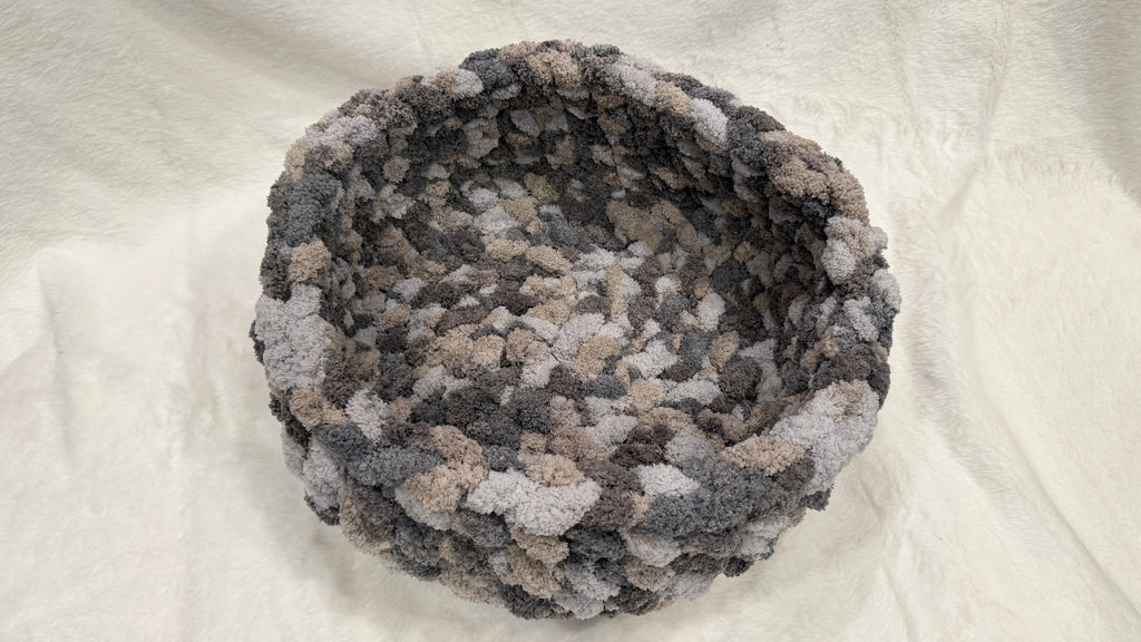 Majestic Gem Handmade Luxury Cat Bed – 14 Inches – Smoky Quartz