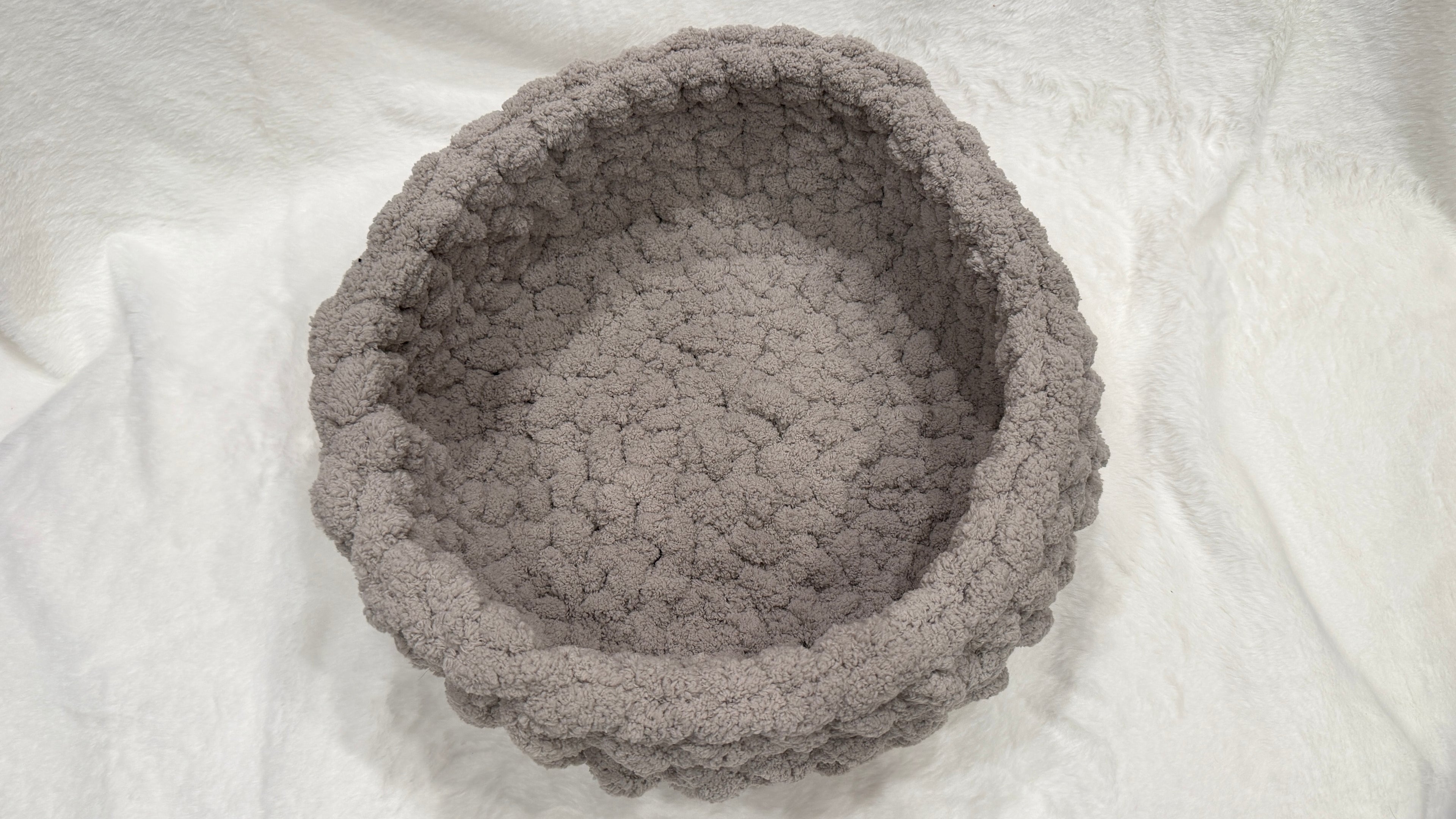 Majestic Gem Handmade Luxury Cat Bed – 14 Inches – Moonstone Gray