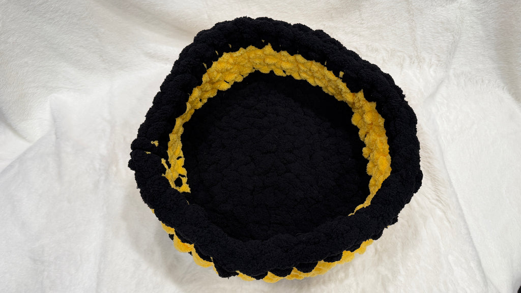 Majestic Gem Handmade Luxury Cat Bed – 14 Inches – Bumble Onyx