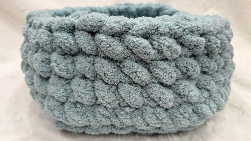 Majestic Gem Handmade Luxury Cat Bed – 14 Inches – Mint Chrysoprase