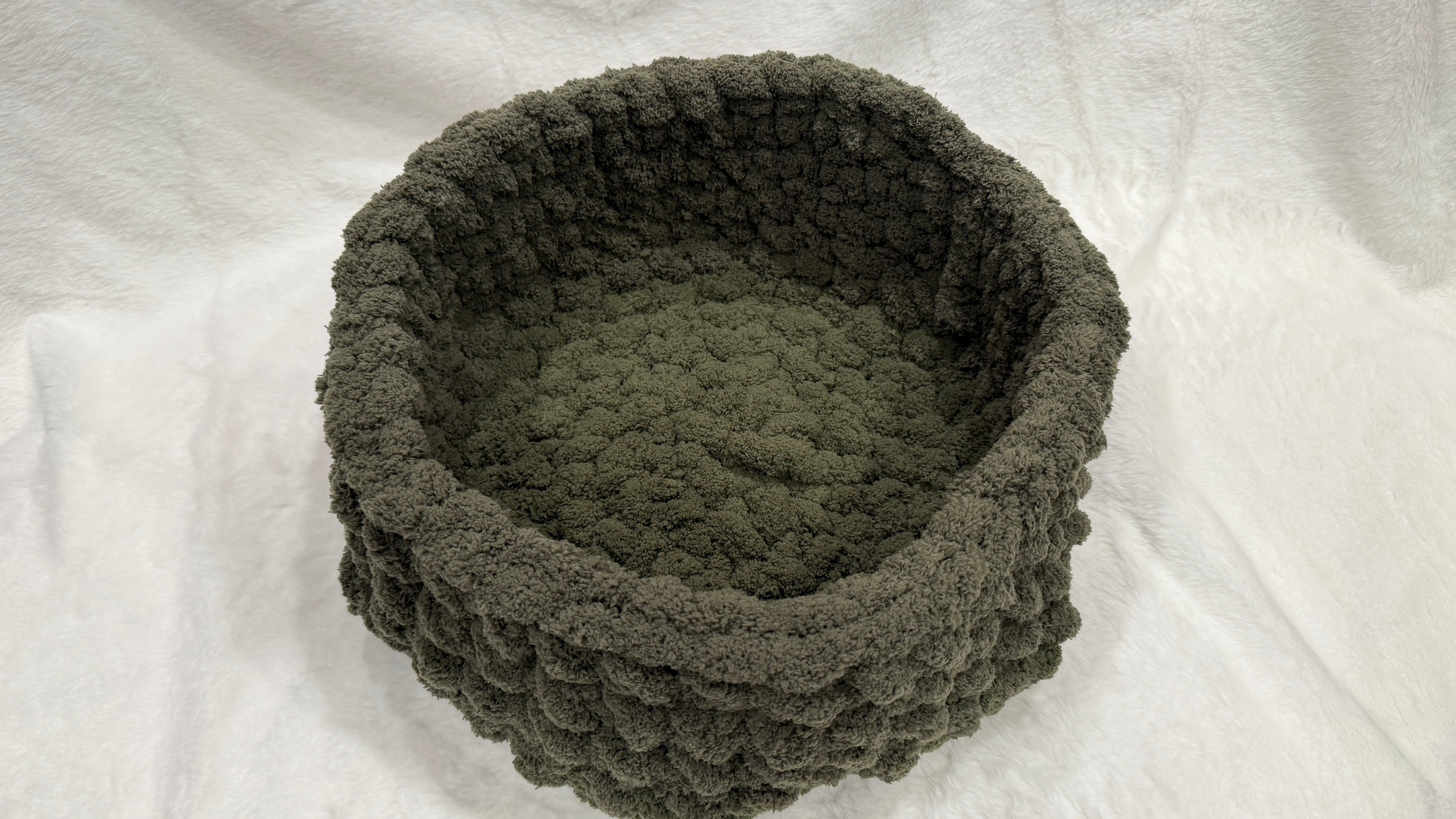 Majestic Gem Handmade Luxury Cat Bed – 14 Inches – Serpentine Jade