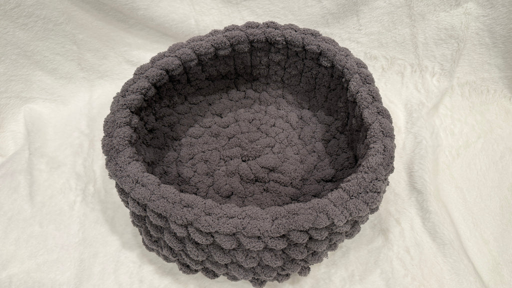 Majestic Gem Handmade Luxury Cat Bed – 14 Inches – Hematite