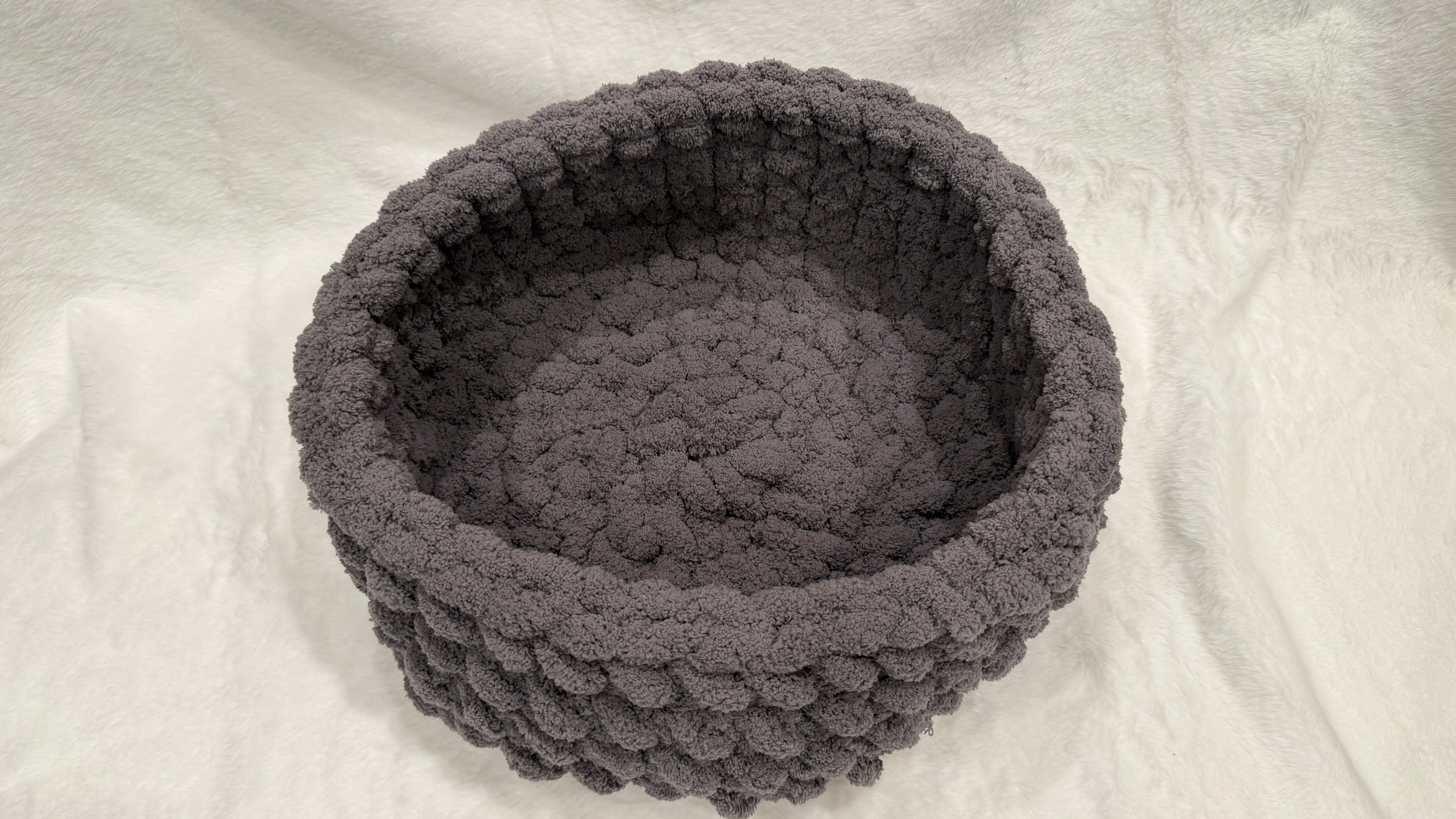 Majestic Gem Handmade Luxury Cat Bed – 14 Inches – Hematite