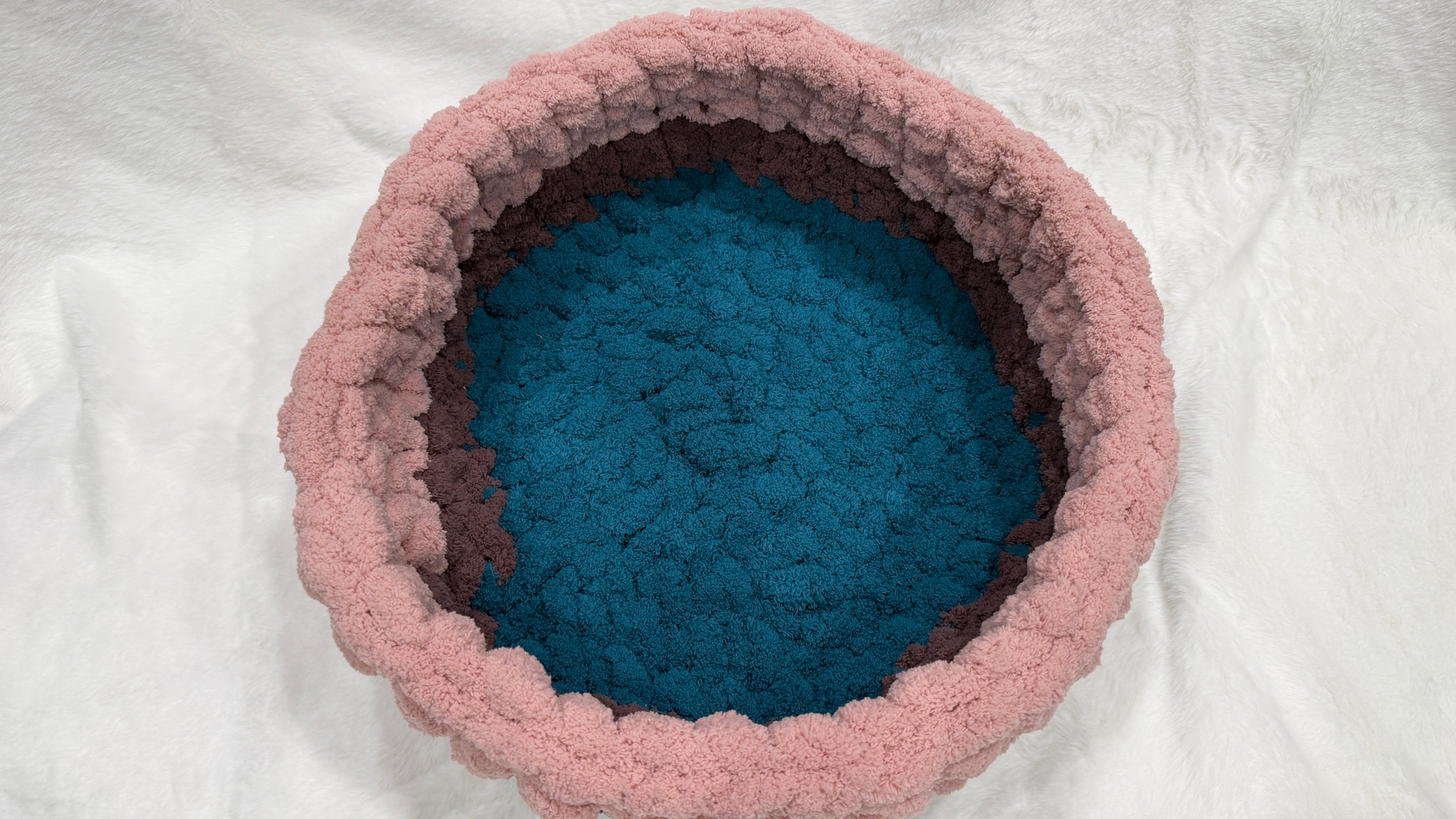 Majestic Gem Handmade Luxury Cat Bed – 14 Inches – Morganite · Lepidolite · Aquamarine